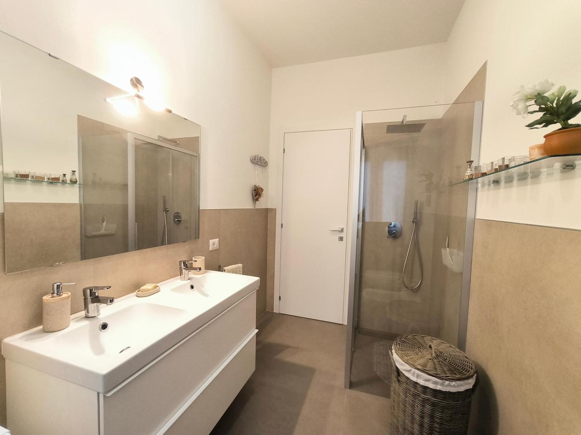 Casa Dina Apartment บาเวโน ภายนอก รูปภาพ